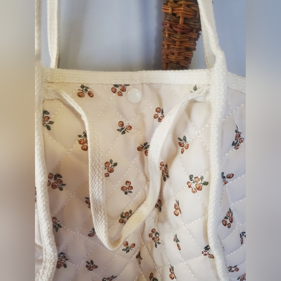 Floral Cream Tote Bag - Picture 6 of 6
